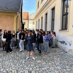 Opusťte hned budovu, je vyhlášena evakuace. Utajené cvičení v táborské škole prověřilo připravenost na krizovou situaci