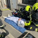 Opusťte hned budovu, je vyhlášena evakuace. Utajené cvičení v táborské škole prověřilo připravenost na krizovou situaci