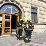 Opusťte hned budovu, je vyhlášena evakuace. Utajené cvičení v táborské škole prověřilo připravenost na krizovou situaci