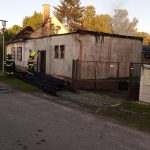 Požár střechy domu v Suchdole nad Lužnicí: jeden zraněný hasič, škoda kolem 1,5 milionu