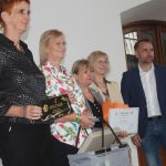 Kdo v Jihočeském kraji nejlépe třídí odpad? Výsledky soutěží zazněly v Alšově jihočeské galerii