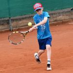 Začínající tenisty trápí u Otavy deštivé počasí