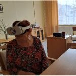 Senioři v G-centru se vydávají za zážitky pomocí 3D brýlí