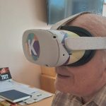 Senioři v G-centru se vydávají za zážitky pomocí 3D brýlí