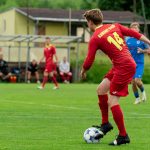 Fotbal: Dolní Dvořiště ovládlo zápas v Kamenném Újezdu hattrickem kapitána a drží krok v boji o titul