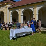 Deváťáci ze školy v Sepekově se loučili v ambitech místní barokní památky