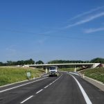 Stavba obchvatu Lišova: Ve čtvrtek dojde k převedení provozu na další úsek dokončené části silnice