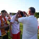 VIDEA: Mistři! Fotbalisté Meteoru Tábor oslavili postup do krajského přeboru pořádnou náloží