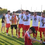 VIDEA: Mistři! Fotbalisté Meteoru Tábor oslavili postup do krajského přeboru pořádnou náloží