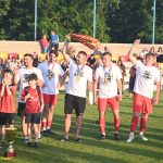 VIDEA: Mistři! Fotbalisté Meteoru Tábor oslavili postup do krajského přeboru pořádnou náloží