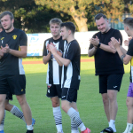Fotbalisté Milevska završili postupovou sezonu poklidnou výhrou a šlo se slavit do kašny