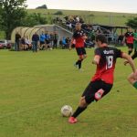 Okresní fotbalové soutěže znají své vítěze, v suterénu III. třídy zamotala situaci výhra Božejovic v derby