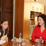 Jedenáctiletá dívka pomohla spolužákovi, pod kterým se prolomil led. Poděkovala jí primátorka