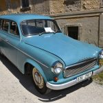 VIDEO: Více než stovka veteránů v milevském klášteře přijela podpořit vernisáž automobilových plakátů