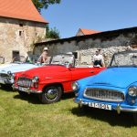 VIDEO: Více než stovka veteránů v milevském klášteře přijela podpořit vernisáž automobilových plakátů
