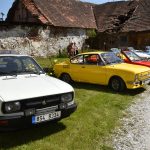 VIDEO: Více než stovka veteránů v milevském klášteře přijela podpořit vernisáž automobilových plakátů