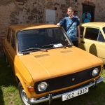 VIDEO: Více než stovka veteránů v milevském klášteře přijela podpořit vernisáž automobilových plakátů