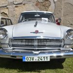 VIDEO: Více než stovka veteránů v milevském klášteře přijela podpořit vernisáž automobilových plakátů