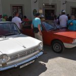 VIDEO: Více než stovka veteránů v milevském klášteře přijela podpořit vernisáž automobilových plakátů