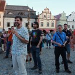Malíři v ulicích Tábora pomohli podpořit duševní zdraví. O dražbu jejich obrazů byl zájem
