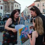 Malíři v ulicích Tábora pomohli podpořit duševní zdraví. O dražbu jejich obrazů byl zájem