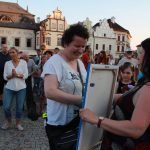 Malíři v ulicích Tábora pomohli podpořit duševní zdraví. O dražbu jejich obrazů byl zájem