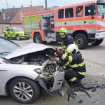 Při nehodě v Dačicích se zranili tři lidé z vozidel. V péči zdravotníků skončila i svědkyně