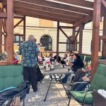 Mohou sázet květiny i zeleninu. V Táboře se seniorům otevřela komunitní zahrada
