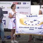 VIDEO: Tábor hostí mistrovství světa plachtařů. Účastní se 25 zemí, Češi patří mezi favority