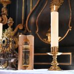 Provazochodec přenesl při Vltavské štafetě kapsli s vodou mezi hlavními věžemi Českého Krumlova