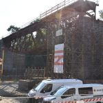Začala demontáž mostu přes Lužnici v Táboře. Snesený oblouk poputuje do Malšic