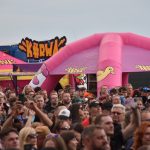 Na první den Footfestu v Želči dorazily tisíce lidí. V sobotu čeká další nálož kapel i fotbálek