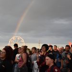 Na první den Footfestu v Želči dorazily tisíce lidí. V sobotu čeká další nálož kapel i fotbálek