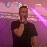 Na první den Footfestu v Želči dorazily tisíce lidí. V sobotu čeká další nálož kapel i fotbálek