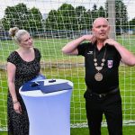 Gólman Mráz se oženil ve fotbalové bráně. Oddával starosta v dresu rozhodčího