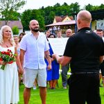 Gólman Mráz se oženil ve fotbalové bráně. Oddával starosta v dresu rozhodčího