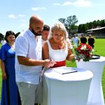 Gólman Mráz se oženil ve fotbalové bráně. Oddával starosta v dresu rozhodčího