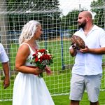 Gólman Mráz se oženil ve fotbalové bráně. Oddával starosta v dresu rozhodčího