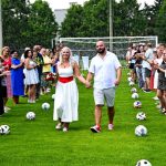 Gólman Mráz se oženil ve fotbalové bráně. Oddával starosta v dresu rozhodčího
