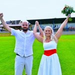 Gólman Mráz se oženil ve fotbalové bráně. Oddával starosta v dresu rozhodčího