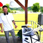 Gólman Mráz se oženil ve fotbalové bráně. Oddával starosta v dresu rozhodčího