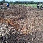 VIDEO: V Dívčicích likvidují hasiči požár na skládce štěpky