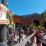 Bubi ze Zoo Dvorec si o svých 17. narozeninách pošmákl na dortu s melouny