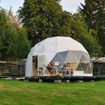 Festival na dvorečku včelína v Krušlově nabídne hudbu, řezby a medové dobroty