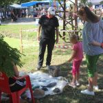 V kolcích závodí v Radobytcích už čtvrt století. K jubileu vyrostl na návsi kolcovník