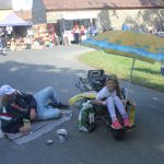 V kolcích závodí v Radobytcích už čtvrt století. K jubileu vyrostl na návsi kolcovník