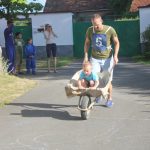 V kolcích závodí v Radobytcích už čtvrt století. K jubileu vyrostl na návsi kolcovník