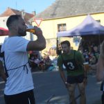 V kolcích závodí v Radobytcích už čtvrt století. K jubileu vyrostl na návsi kolcovník