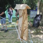 Na tvoření řezbářů v Petrovicích byli lidé zvědaví. Dřevěné sochy opět ozdobí obec