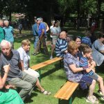 Na tvoření řezbářů v Petrovicích byli lidé zvědaví. Dřevěné sochy opět ozdobí obec